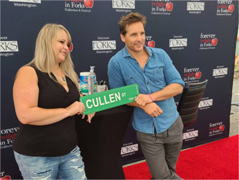 Peter Facinelli at Forever Twilight in Forks Event/Signing